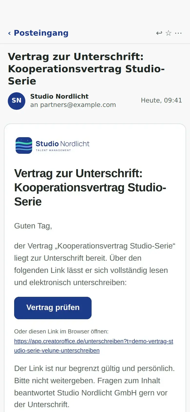 Mail am Handy: Vertrag zur Unterschrift mit Knopf „Vertrag prüfen“.